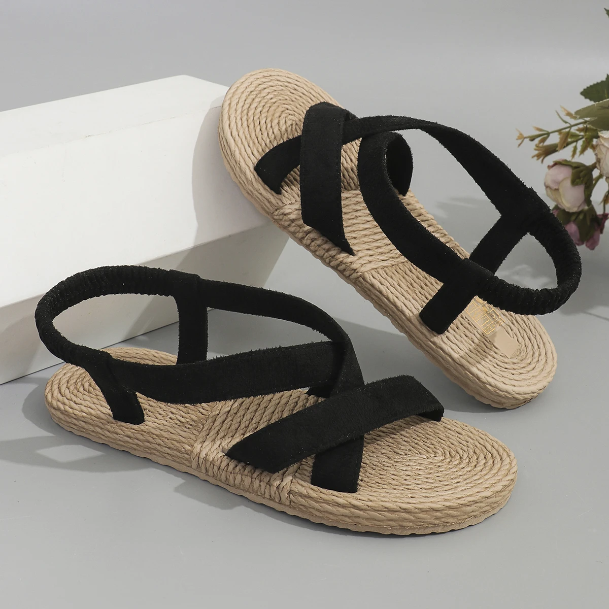 Women's fashion trend non-slip wear soft sole cool lightweight mid-heel sandals - Image 6