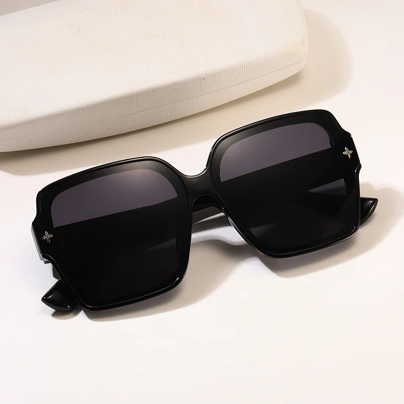 Fashion Square Frame Sunglasses for Women Luxury UV Protection Large Frame All-Match DS-8052-1 - Image 3